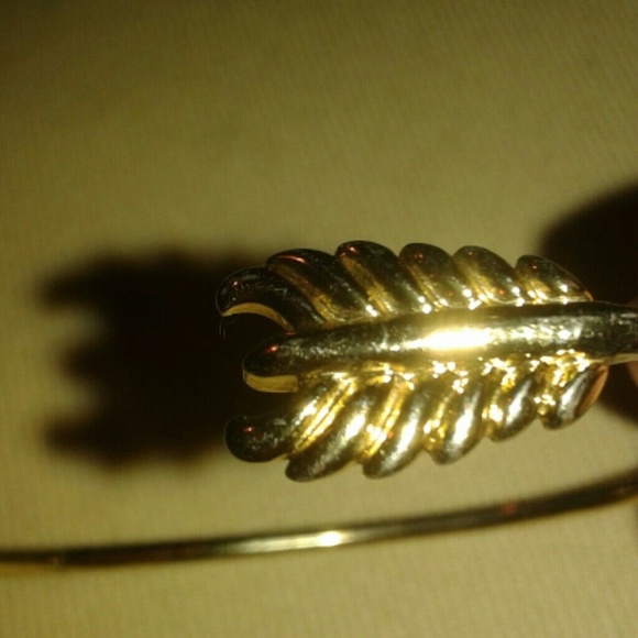 SALE! Nwot Stella & dot gold tone bracelet - Picture 6 of 6